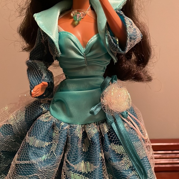 Emerald Elegance 1996 Barbie Limited Edition. - Picture 3 of 15